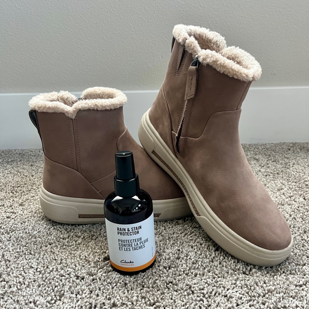 Clarks Women’s Hollyhock Lane Boot, Pebble Warmlined, 7.5 + Protector Spray